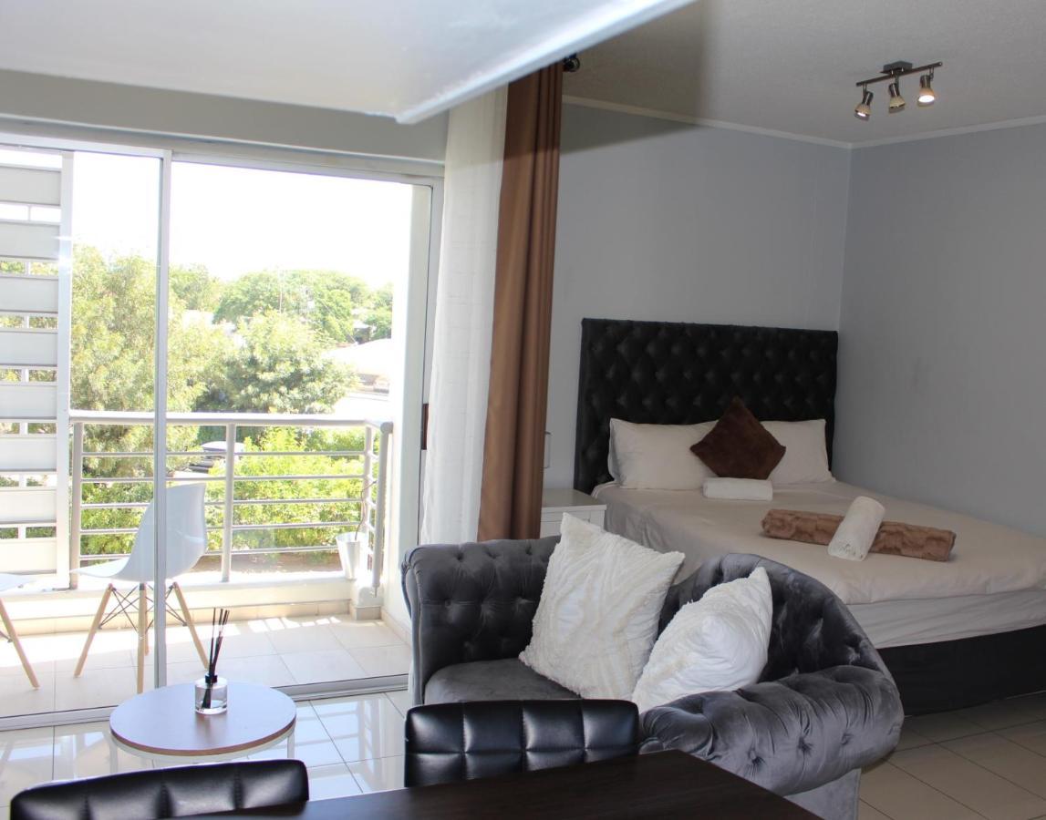 Abigail'S Studio Apartment @ Trift Tower Windhoek Bagian luar foto