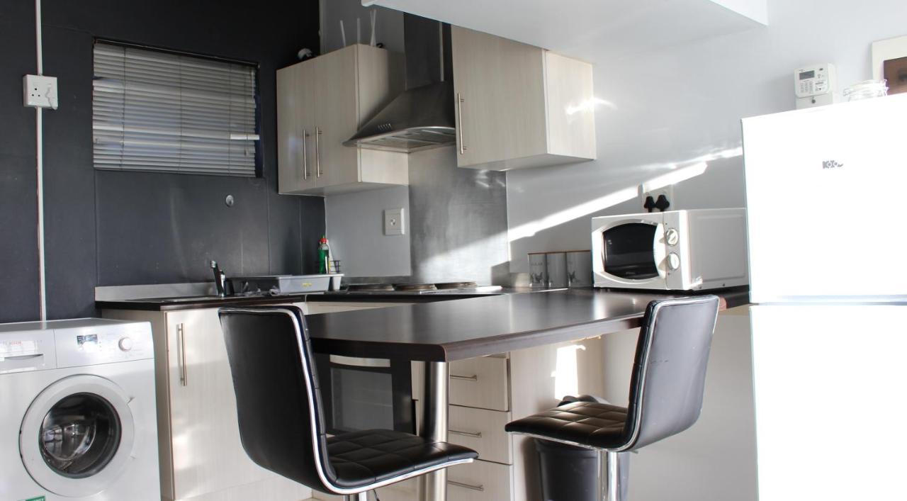 Abigail'S Studio Apartment @ Trift Tower Windhoek Bagian luar foto