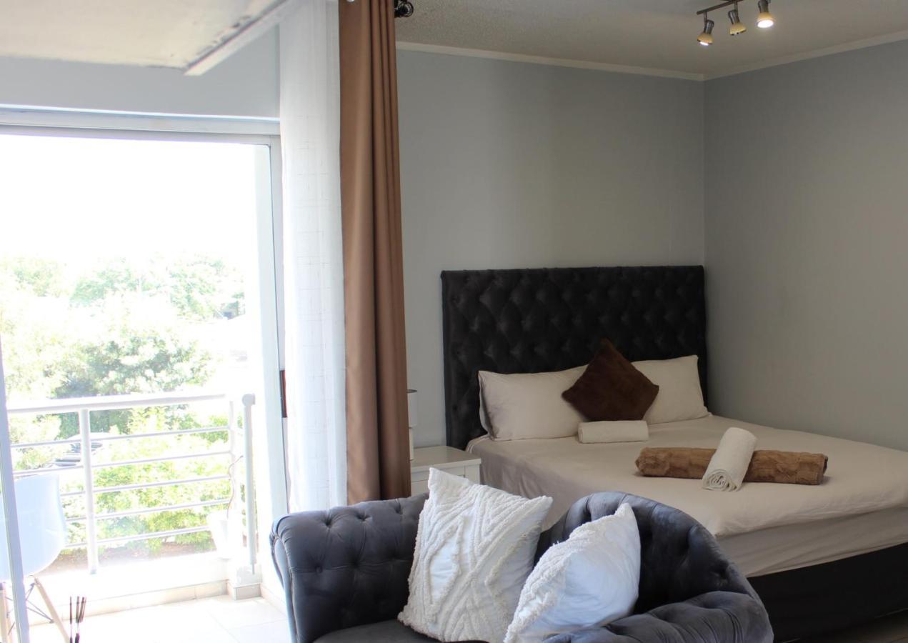 Abigail'S Studio Apartment @ Trift Tower Windhoek Bagian luar foto